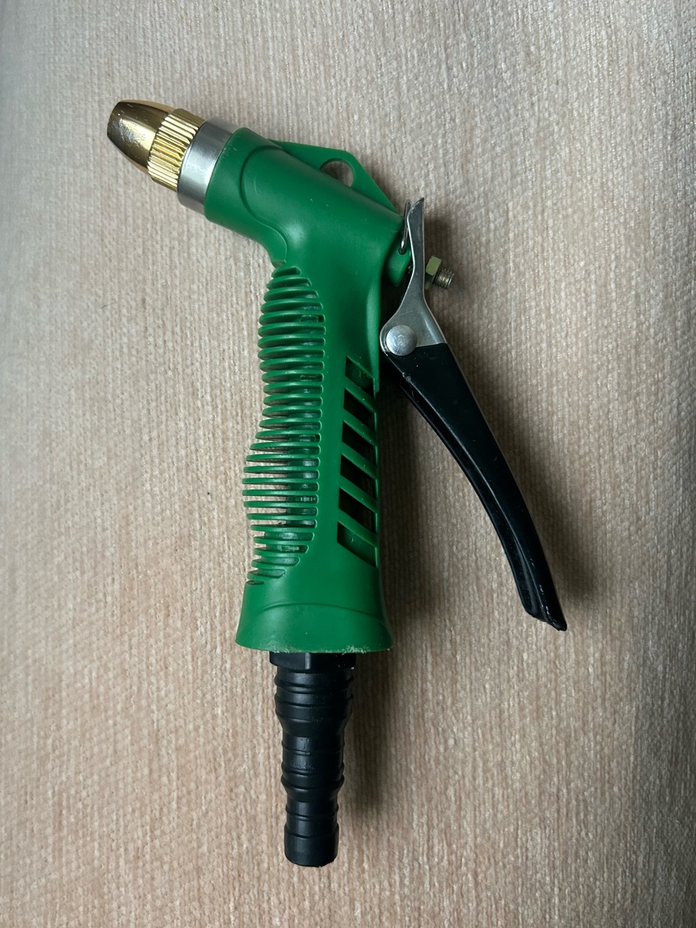 Green Garden Hose Spray Nozzle with Brass Tip